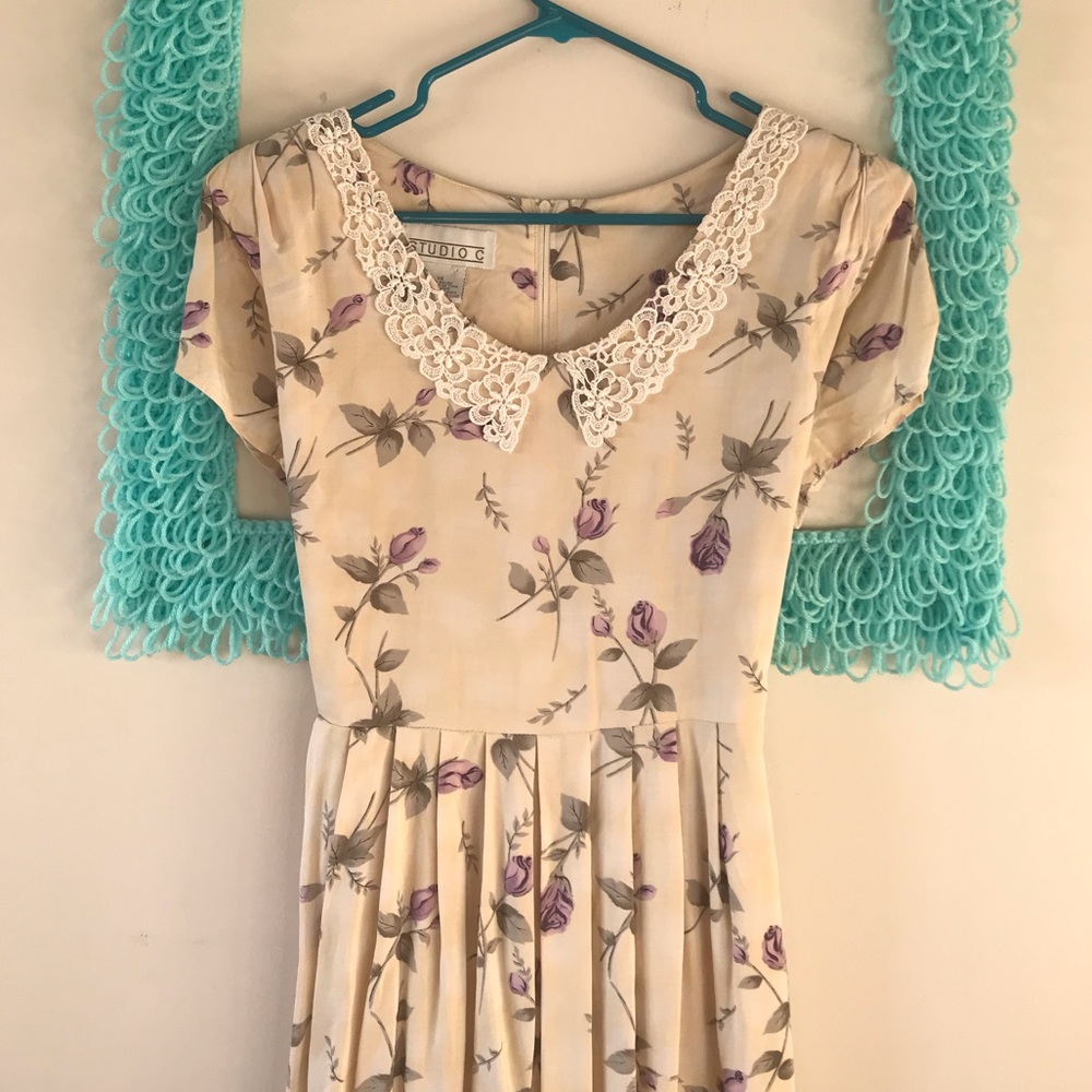 Vintage Cottagecore Maxi Dress with Lace Collar